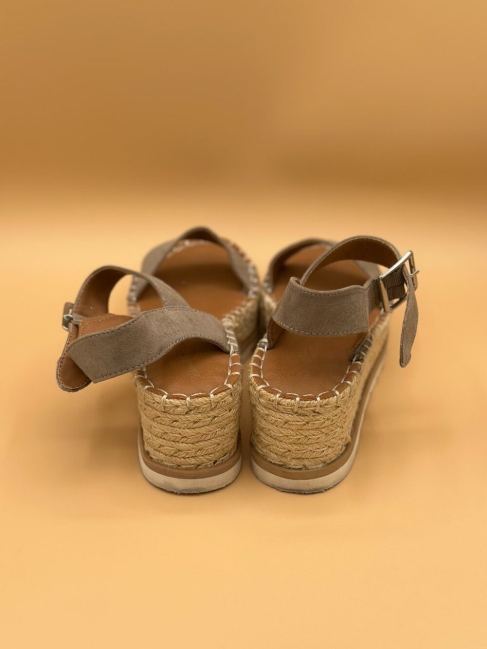 Universal Thread Gray Suede Espadrille Platform Sandals Women’s Size 6 - Picture 4 of 7